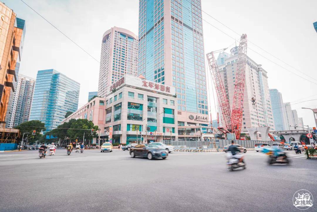 云玲百货超市，繁华都市中的购物新天地