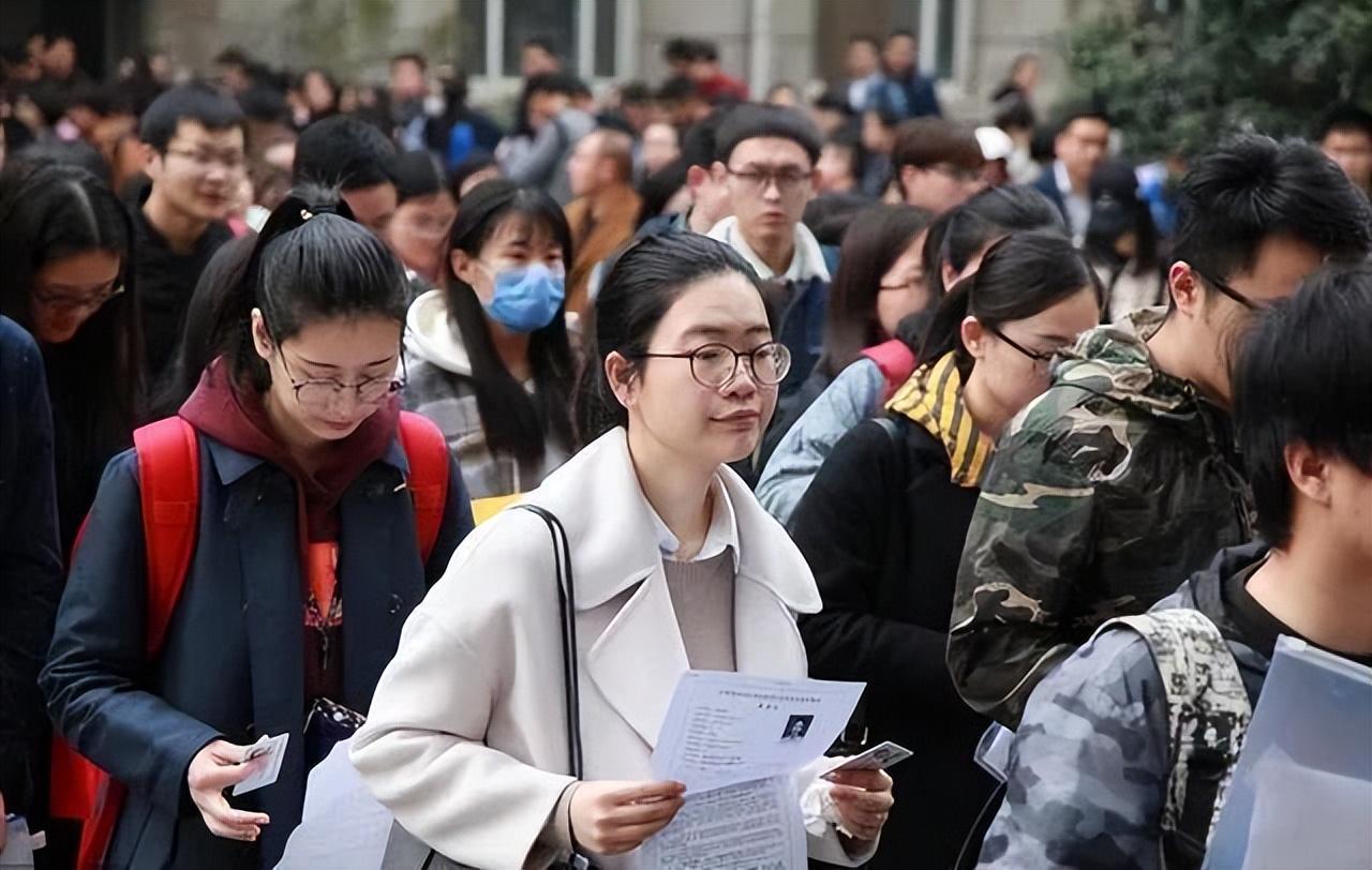 运动训练背景下的公务员报考条件分析