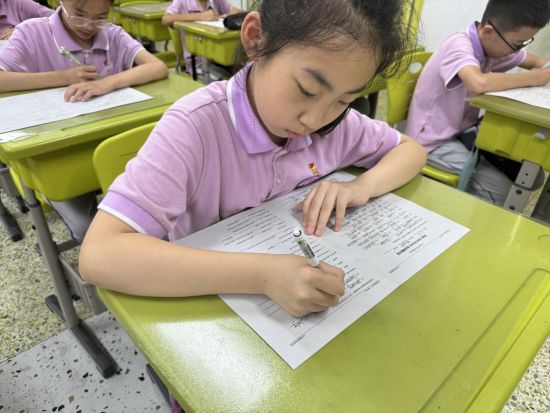 在线学习小学英语一年级的优势与挑战